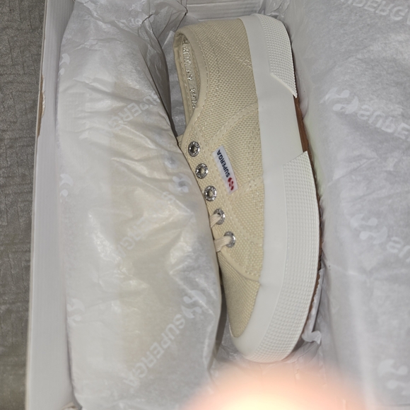 Woman Superga Classic Cream Canvas Sneakers - Picture 4 of 5